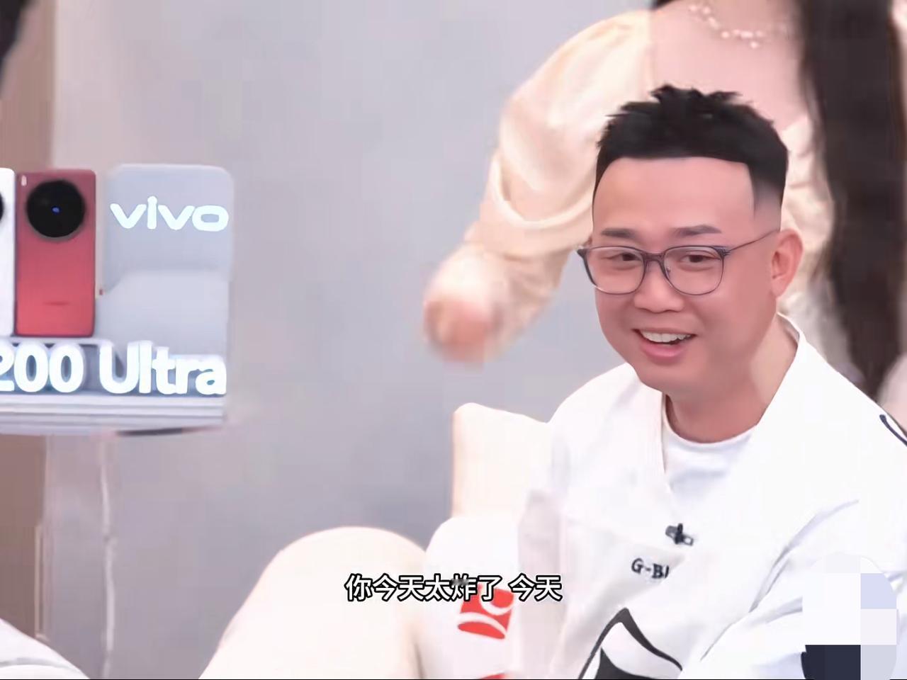 笑死，GAI在后台自己说自己裸辞。原来热搜说什么他们都知道了。在歌手后台，楚