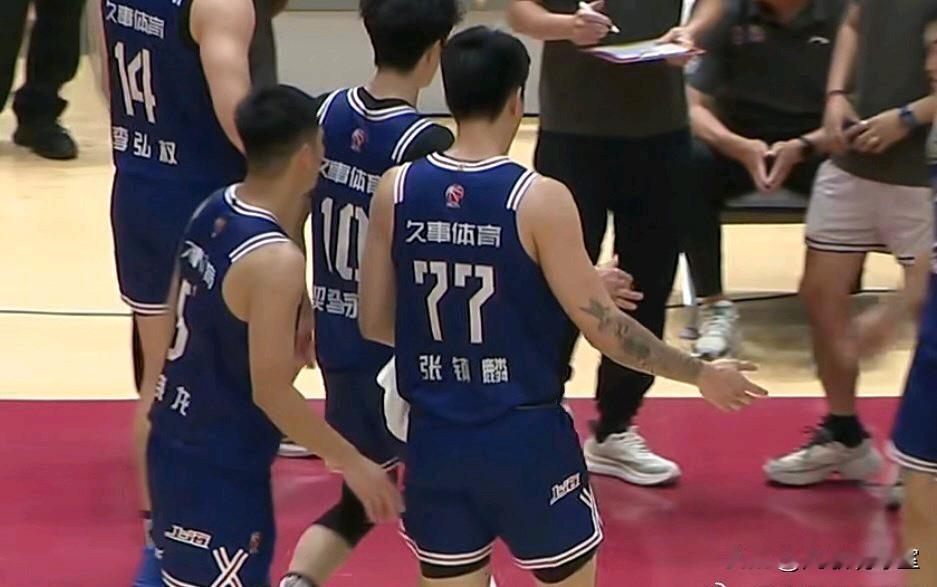 恕我冒犯说一句，上海引进张镇麟其实是个错误选择，何出此言？其实上海队不差锋线的，