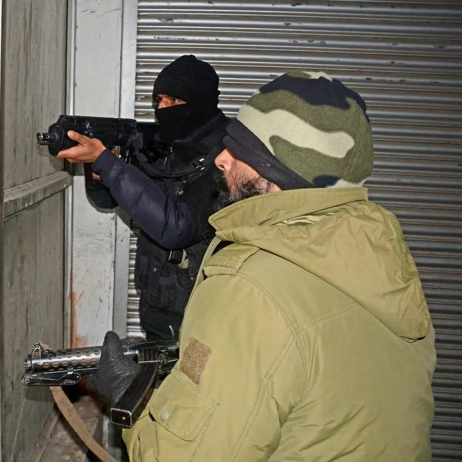 仍然在使用斯太领冲锋枪的印度军警