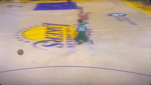 里夫斯腹股沟拉伤？NO！是被杰伦布朗抡了一拳！杰伦布朗本赛季的个人表现的确