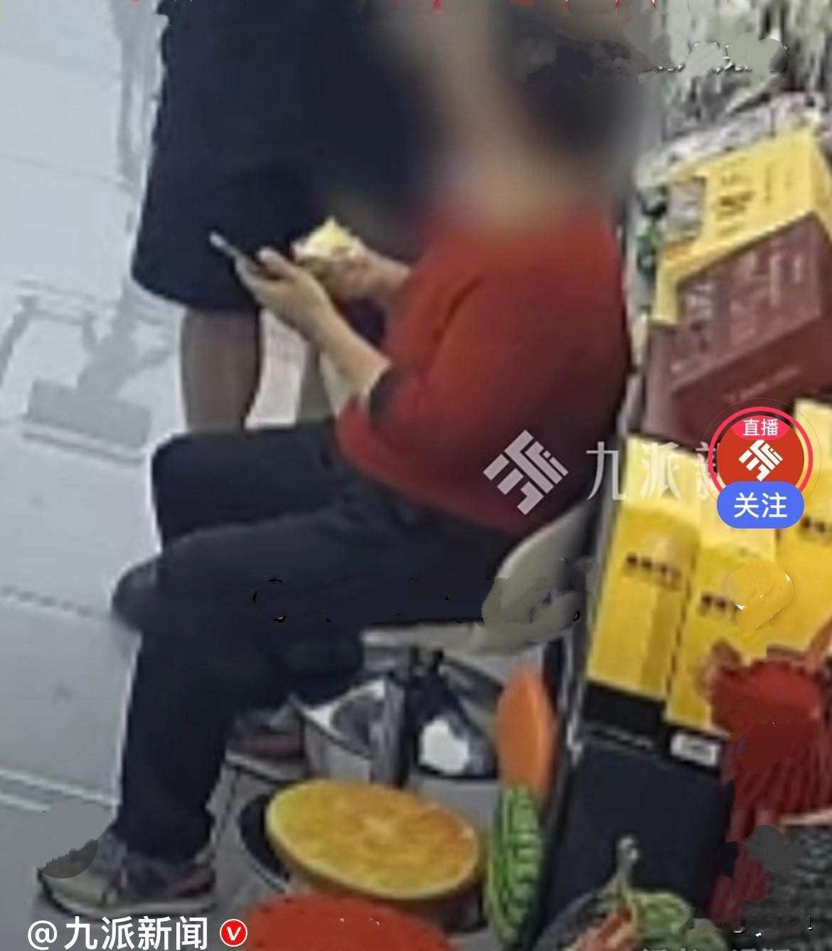 5月10日晚，浙江金华兰溪一家水果店，一位阿姨慢慢走进店里，语气小心翼翼有几分局