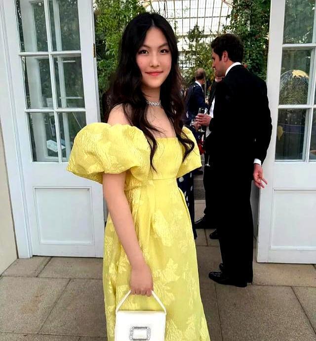 李湘与王岳伦离婚后，李湘仍保持光彩，而王岳伦逐渐淡出娱乐圈。王岳伦曾在凌晨公布离