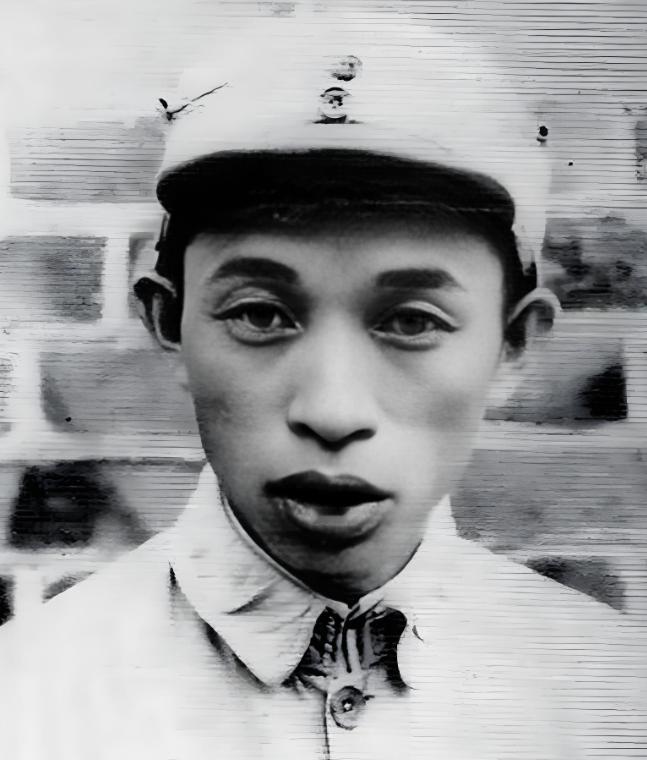 1943年秋，一名侦察员满头大汗地跑到旅长王必成面前，说："旅长，不好了，上个月