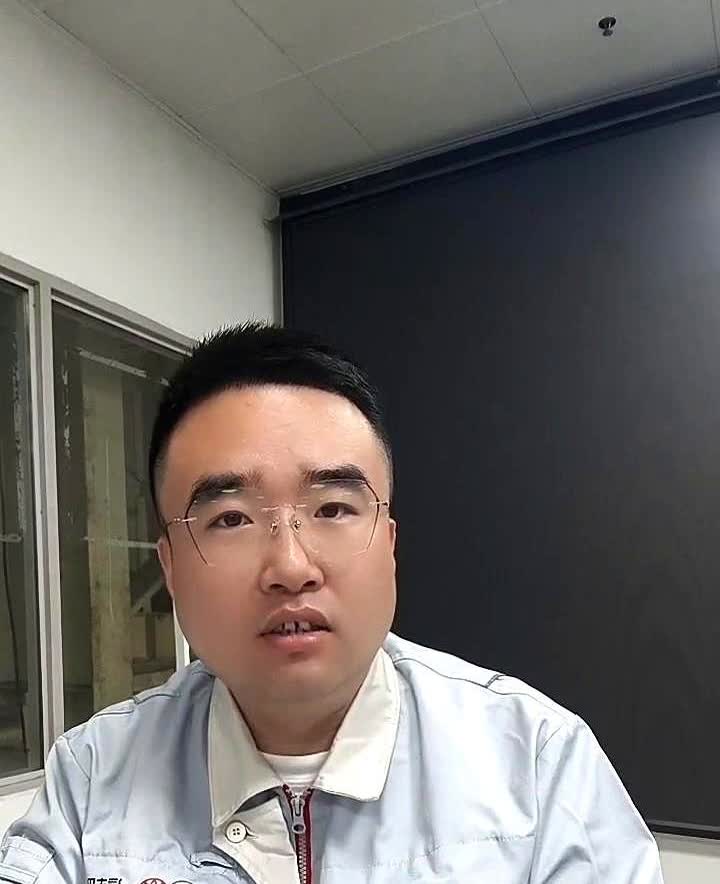 皇冠路放和汉兰达的主要区别就三点：第一、汉兰达没有双层夹胶玻璃。第二、皇