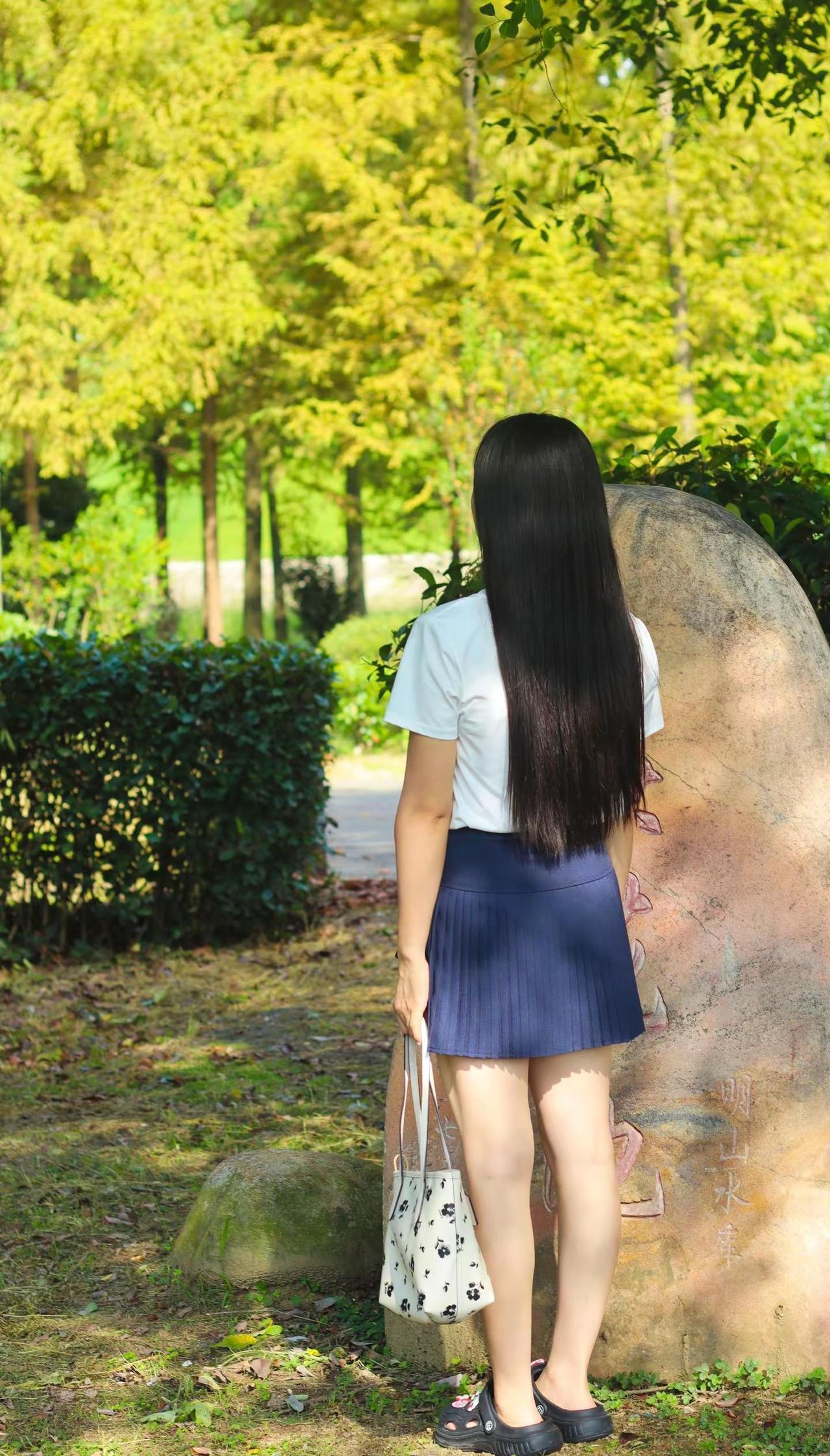 在明山水库拍一组写真，太美了，欢迎来打卡。夏日森系松弛感穿搭jk和夏天的适配程