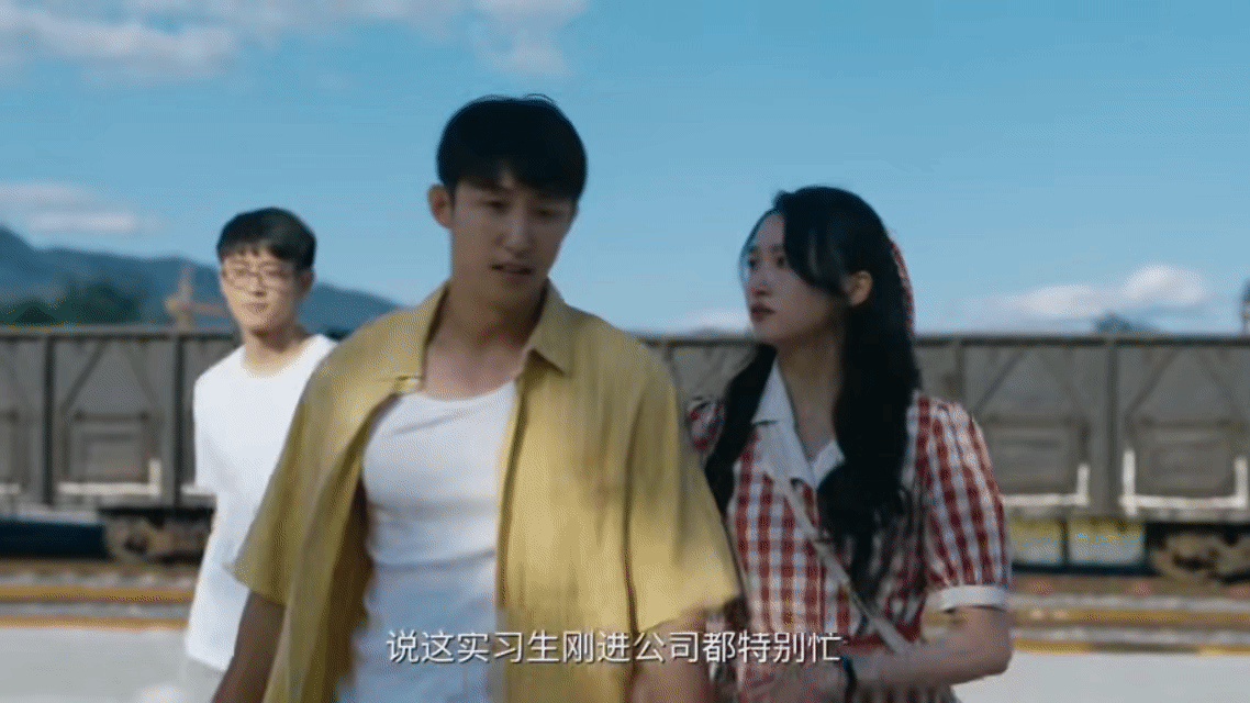 黄景瑜埋进关晓彤颈窝那一下电视剧岁月有情时异地许久终于见面，张小满那句“想你”