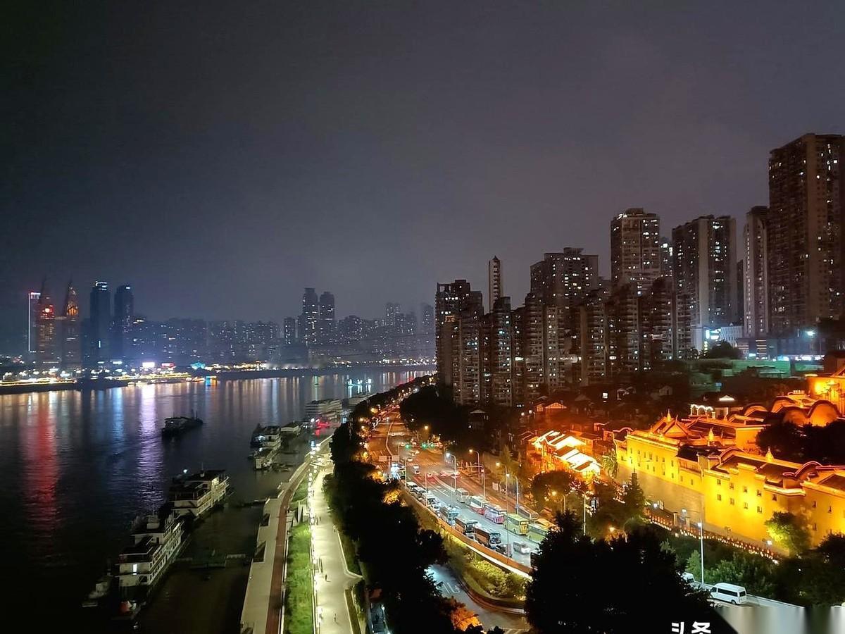 要把江北那套玩法，原封不动搬到巴南。今天在李家沱喝茶，听一老哥吹牛，差点把杯子