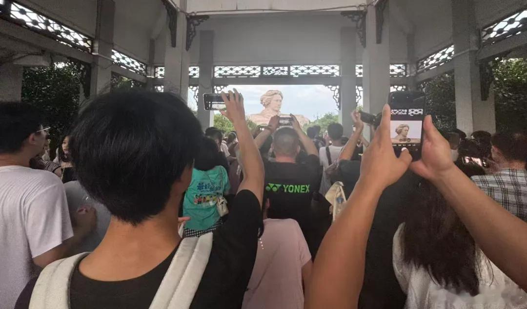 人人人人人人鸡排哥人人人人人人、接着给大家汇报一下长沙旅游第一天：之前查了一下