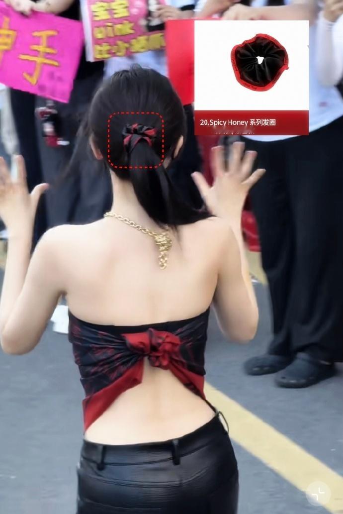 虞书欣丝巾当抹胸穿，就这个欣欣辣啊，简直别太会穿[爱心]​​​