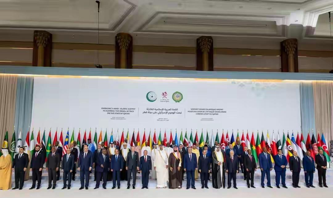 美国不靠谱，那就靠向中国！中东57国齐聚开会，沙特王储一锤定音。2025年9月1
