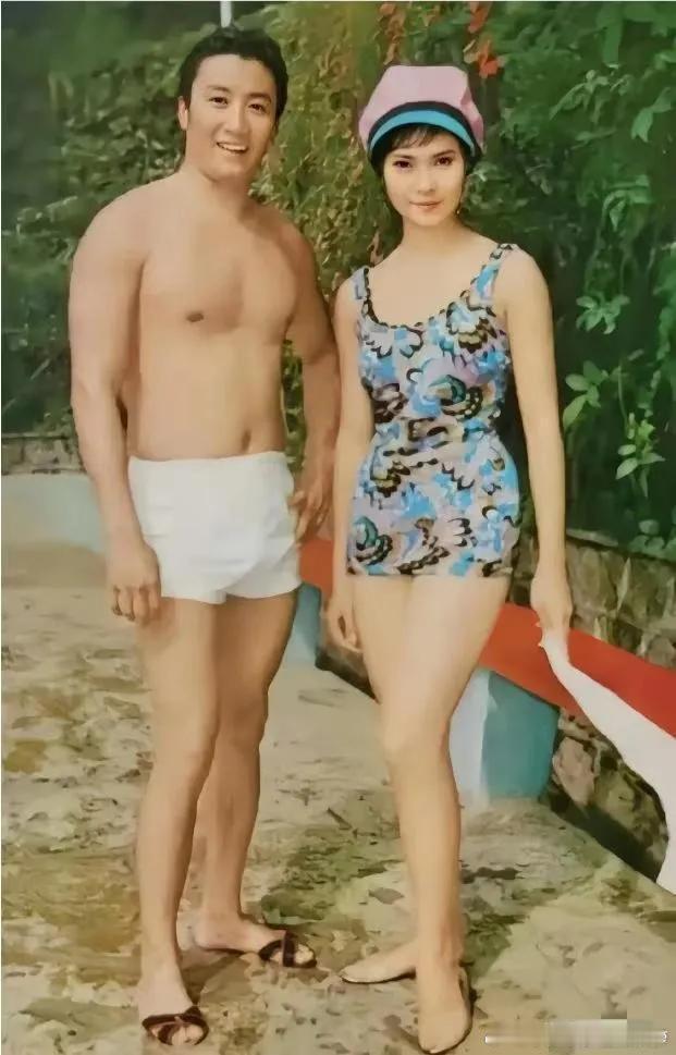 年轻时候的谢贤真是颜值天花板，外形俊朗，玉树临风，旁边那位美女不知道是何许人也？