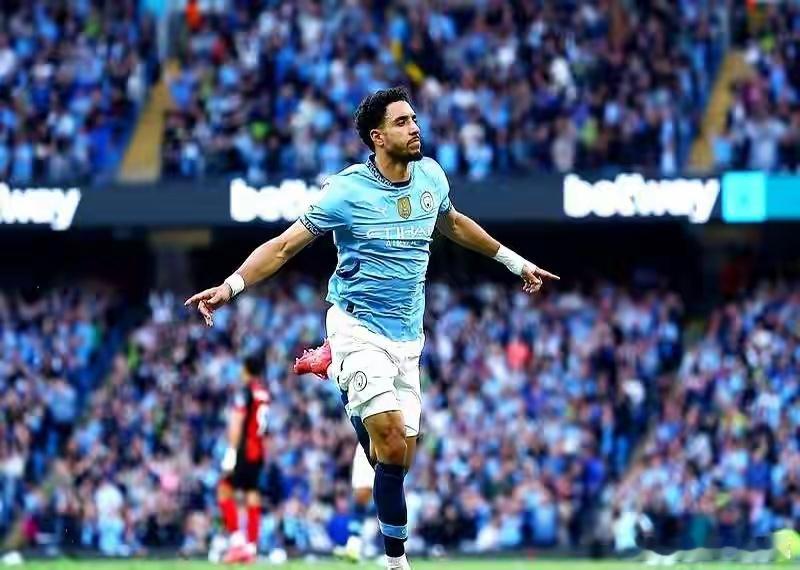 曼城把哈兰德摁在替补席上，曼城的进攻便秘竟然治好了。瓜迪奥拉这手，你看懂了吗