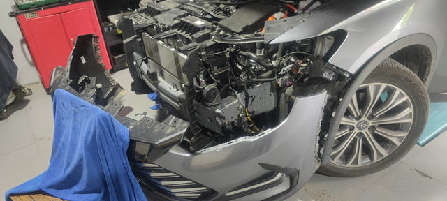 比亚迪宋ProDMi升级澳兹姆矩阵大灯原车大灯效果差，照射面积不足，远光昏暗