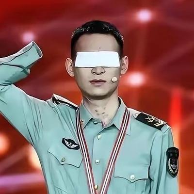 网上有人替杜富国算了一笔账：每月津贴3.2万元，国家安排180平方米住房，水电燃