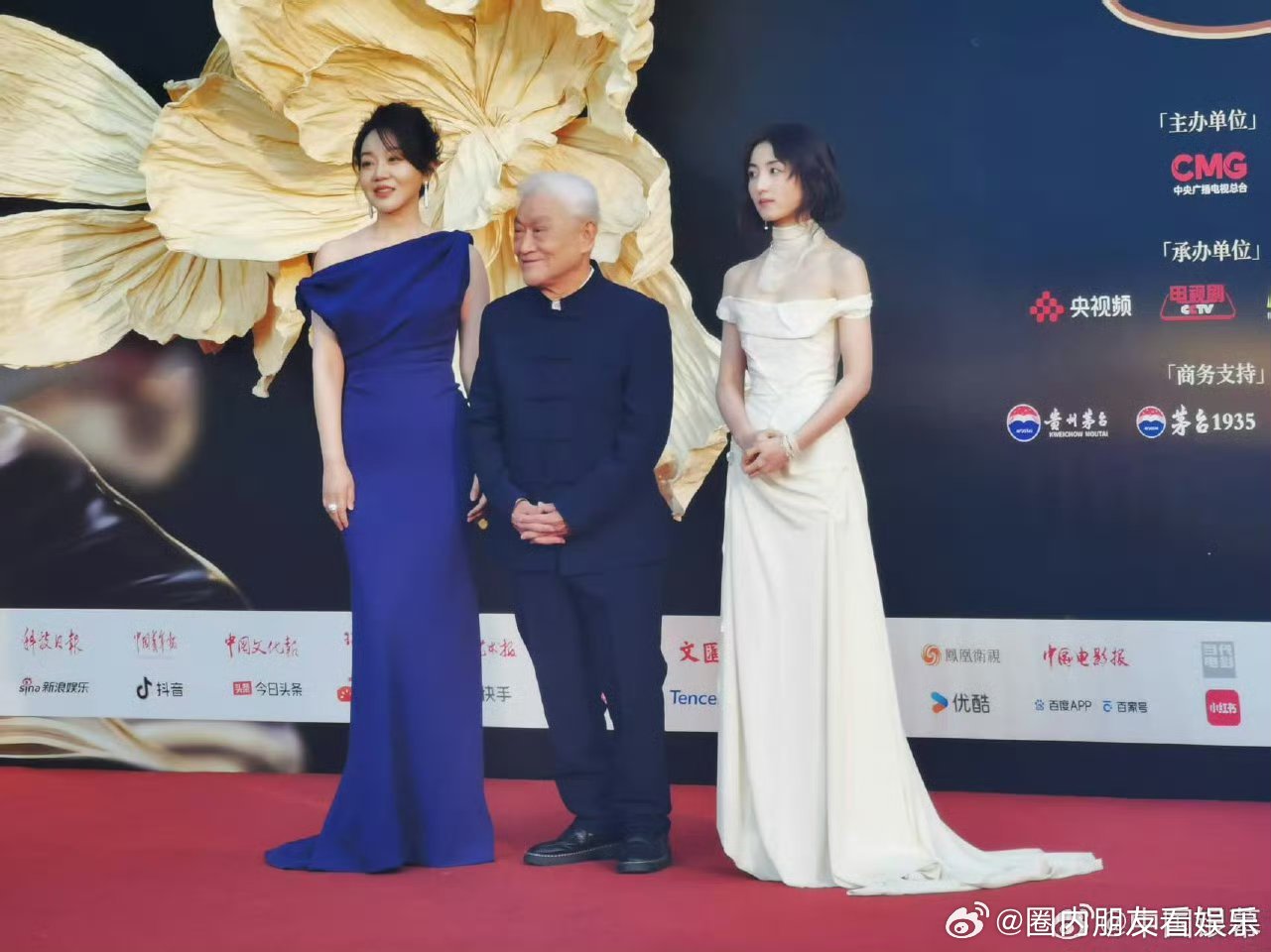 闫妮蓝裙好温柔闫妮中国电影盛典红毯状态红毯上的闫妮气质绝了！蓝裙温柔雅致，中国