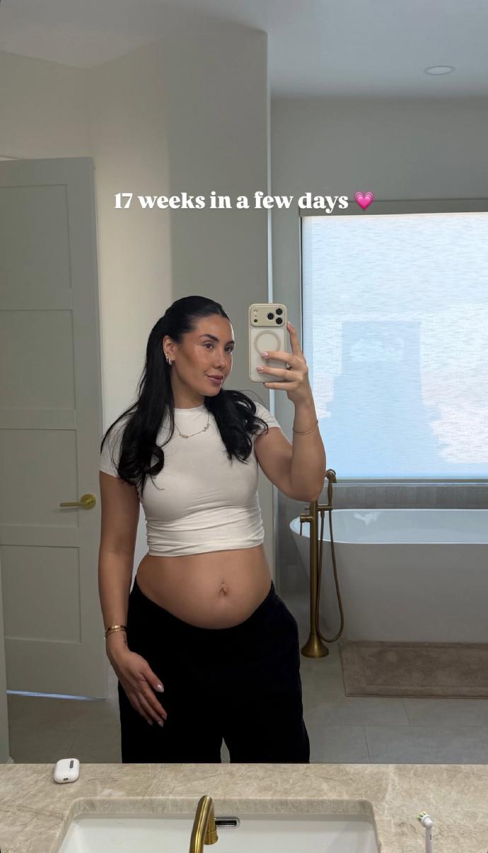 难怪福格最近状态这么好，原来是老婆又怀孕了，这福格将要迎来第三个宝宝了。福格在