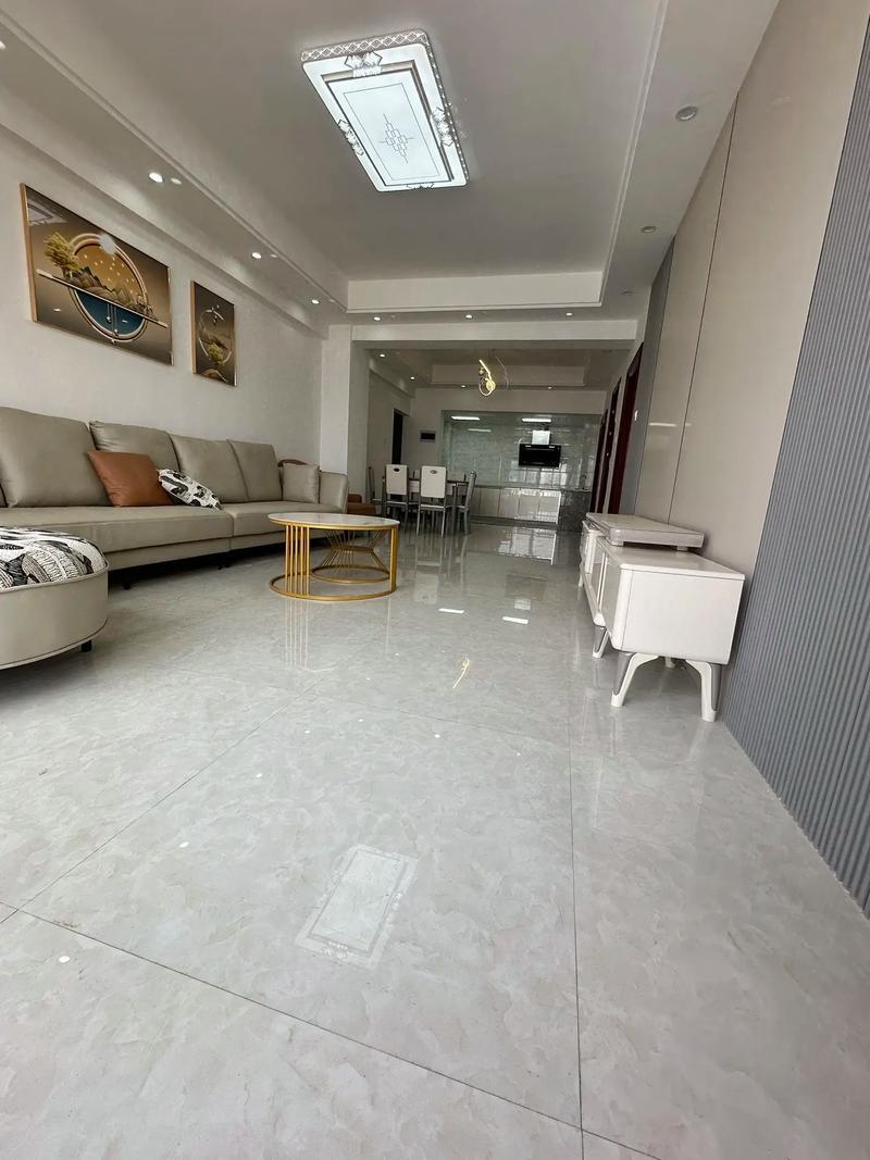 买二手房可得擦亮眼睛，一不小心就掉进“坑”里。产权方面是最致命的，签合同前得和卖