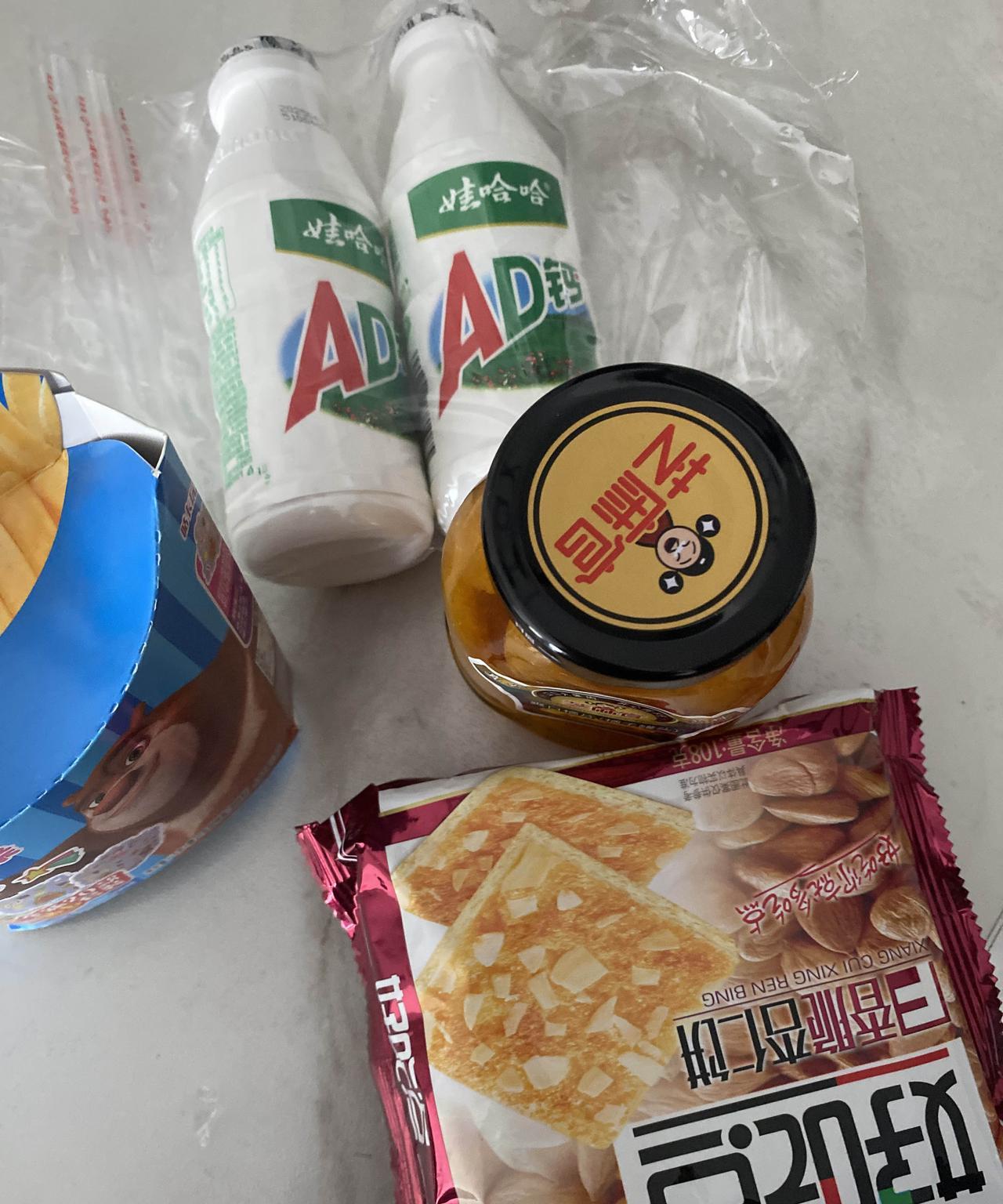今天真是太尴尬啦，今天在家忙着准备午饭，儿媳妇说中午回家吃。我正忙着听有人敲