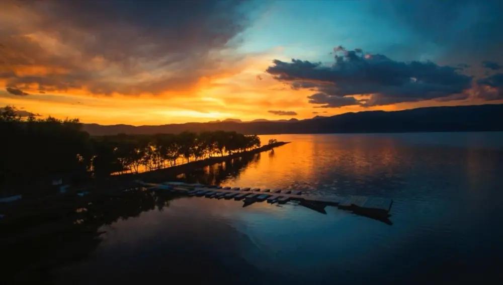 世界上石油储量最多国家排名：第10名：利比亚，约484亿桶第9名：美国，约5