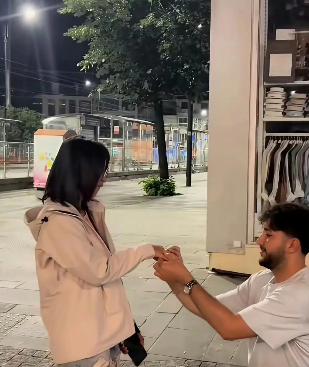 不可否认，我们的一部分女性同胞对外国人还是有滤镜，他们的条件其实根本就赶不上我们