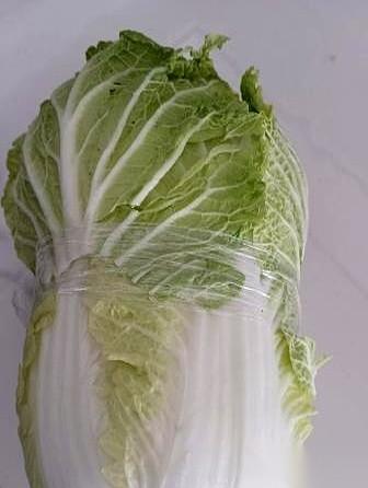 别再泡白菜了，真的，纯属心理安慰。你以为泡半小时，农残就自己跑出来了？菜贩子