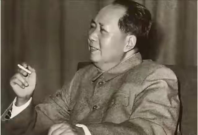 1984年韶山神秘访客跪地大哭，身份揭开瞬间全场泪目你敢相信吗？一位无人知