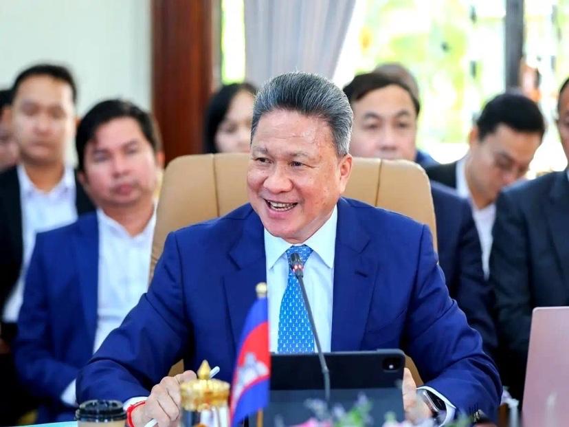 柬埔寨把中国企业代表请到了金边。副首相亲自带队，一排高官坐对面，开场没有半句