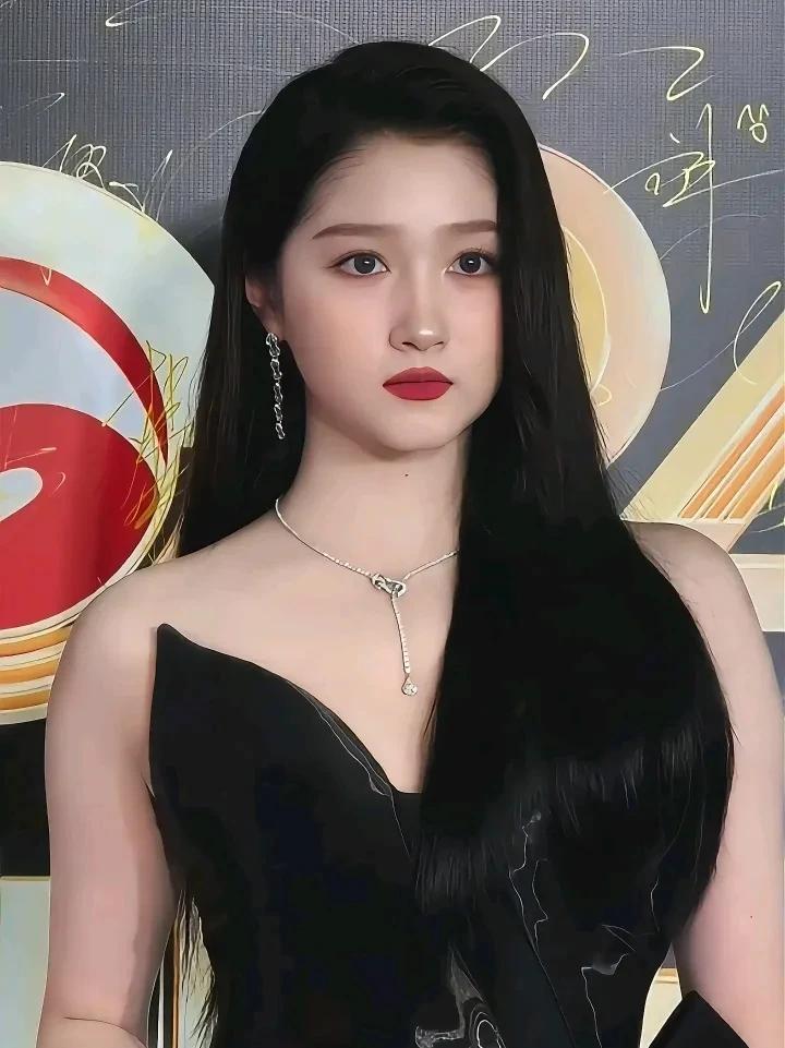 谁能想到，关晓彤美黑后竟如换了一个人，惊艳得让人差点认不出！原本白皙的她，美黑后