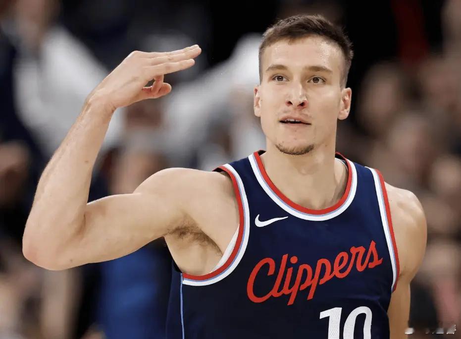 以保罗、比尔、博格丹目前的状态，快船想在常规赛让哈登、伦纳德减少消耗的目标够呛能