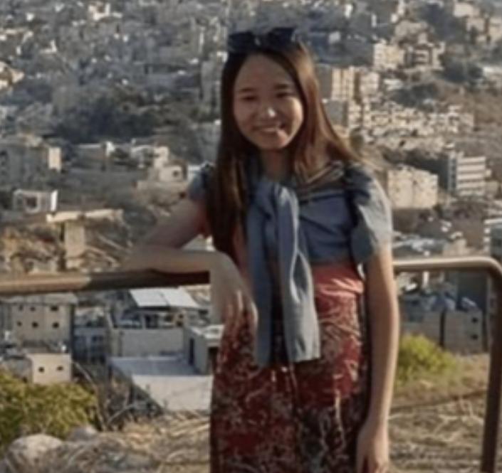 2022年，乱港分子何依琼，决定从香港移居至英国，然而，仅在抵达英国之后仅过了半