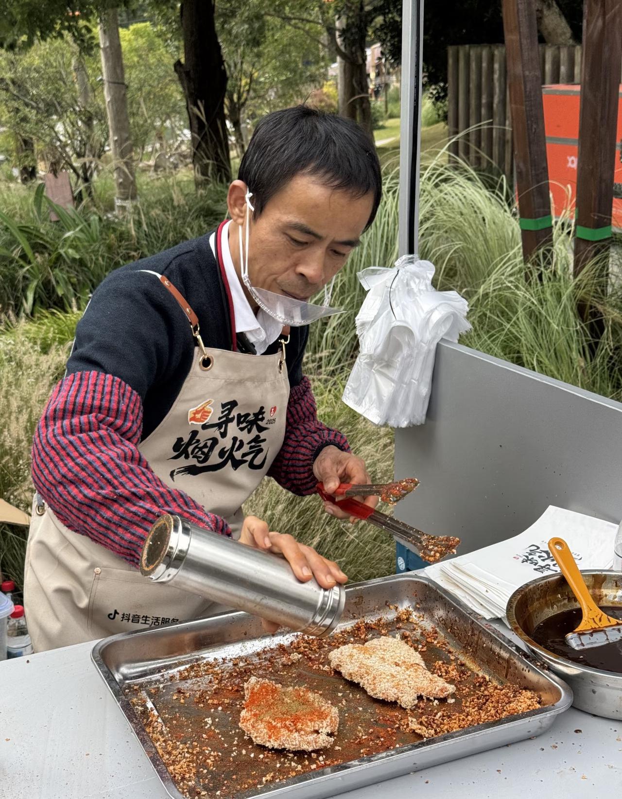 “鸡排哥流量狂欢接近尾声”这事儿，说白了就像一场超长的烟火秀，噼里啪啦炸了一个月