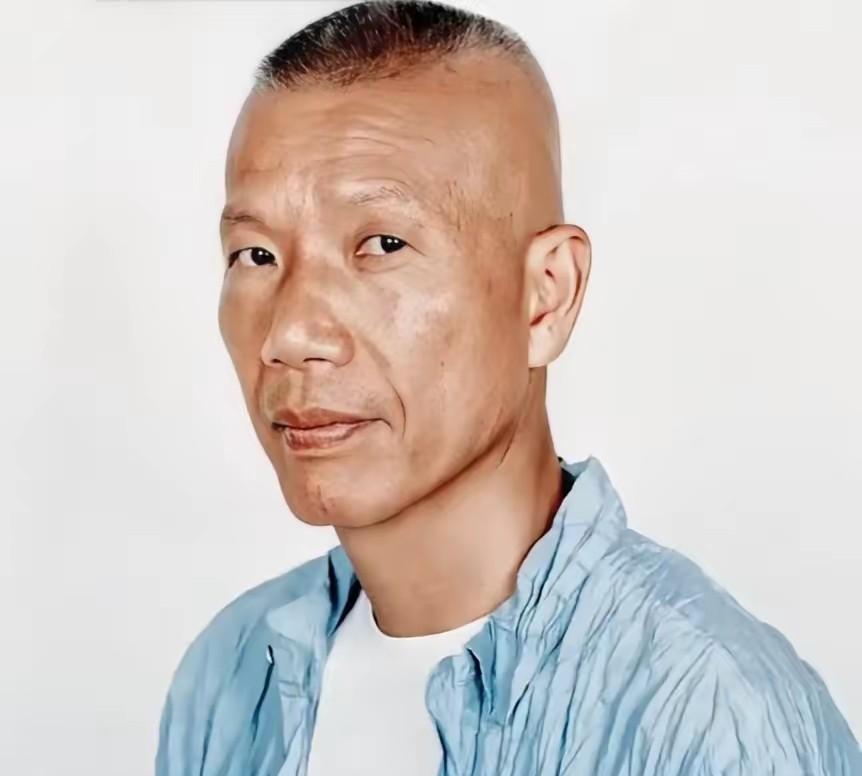 始祖鸟这次玩大了蔡国强这次也出名了。9月19日，始祖鸟联手蔡国强在西藏喜马拉