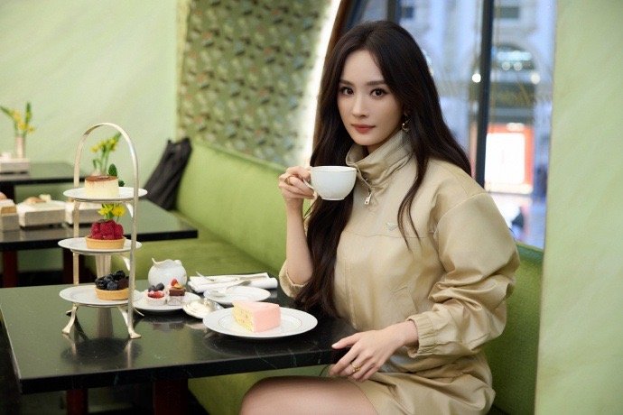 杨幂Prada新物料，好漂亮～