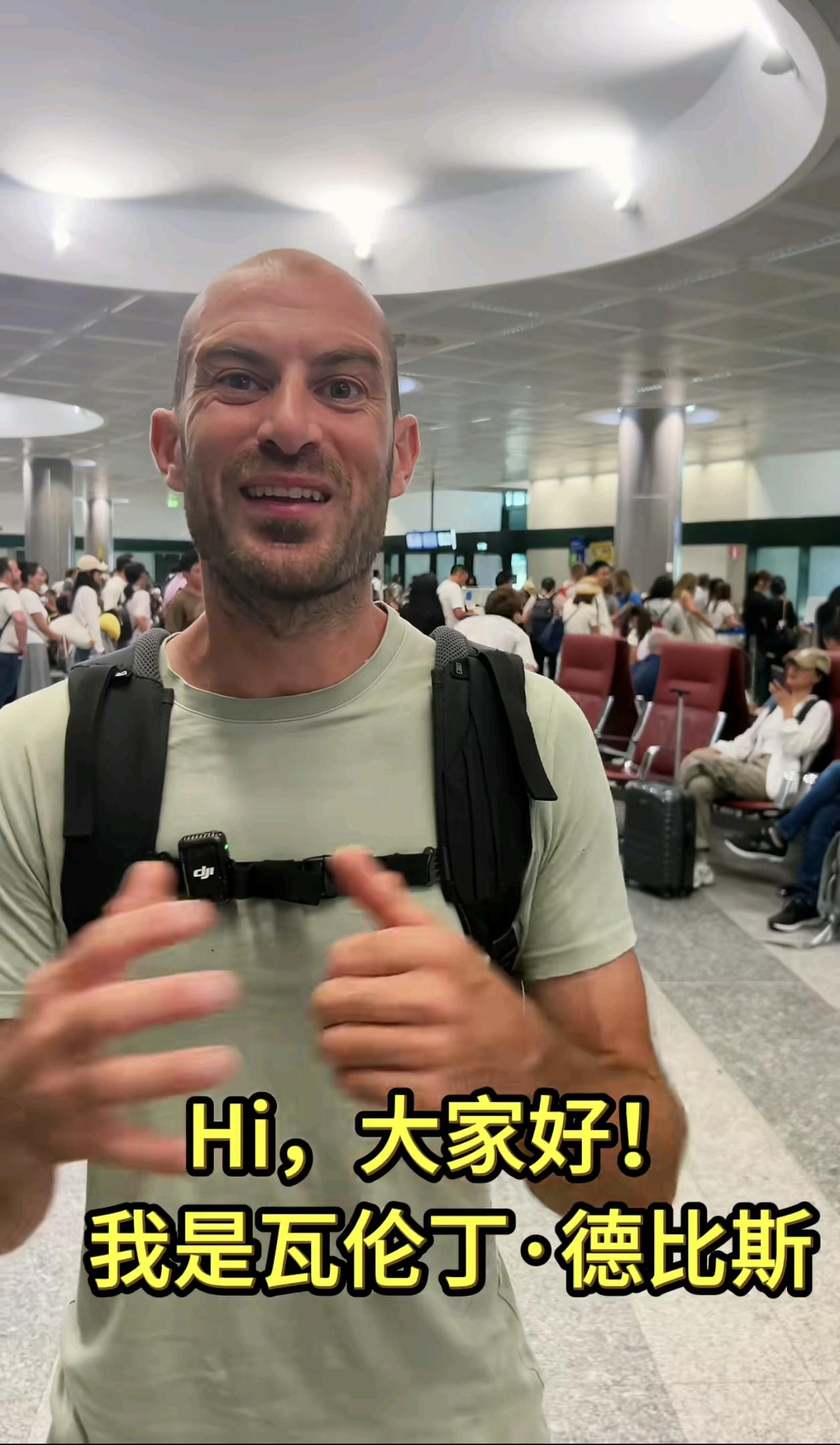 张雪机车功勋车手德比斯要来中国了，小道消息，并不是张雪机车官方邀请来的，而是其他