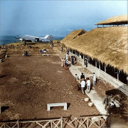 1937年南京沦陷后，国民政府迁都重庆，将其作为战时陪都，坚持抗战长达8年。19