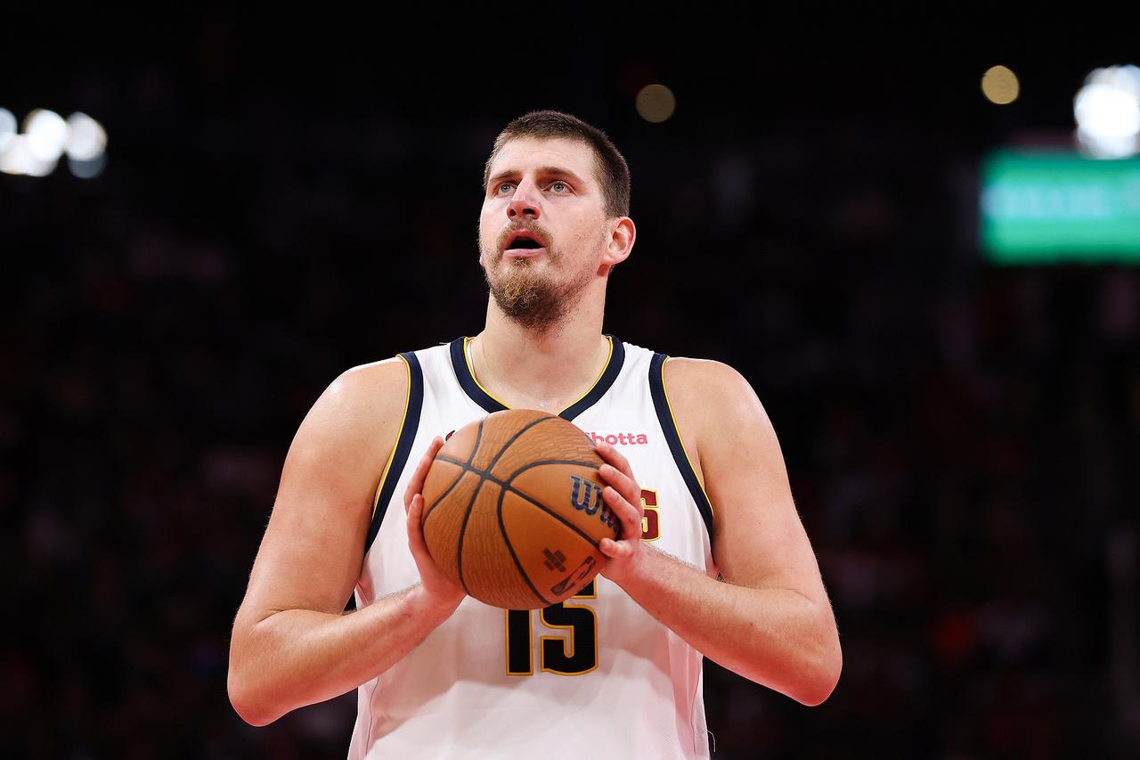 约基奇近3战场均8.7次出手！掘金背靠背以130-112击败同样背靠背的太阳避免