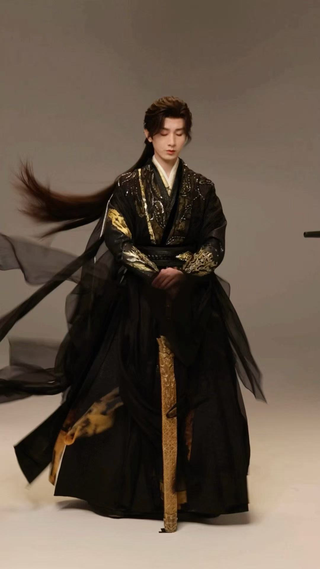 成毅王权富贵是执剑者亦是守护者成毅《天地剑心》王权富贵是执剑者，亦是守护者，期