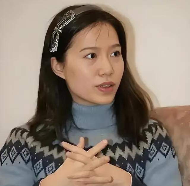 翁帆搬出清华园了，没留恋，没纠葛带上老母和侄女，转身去了新疆。​舆论场又