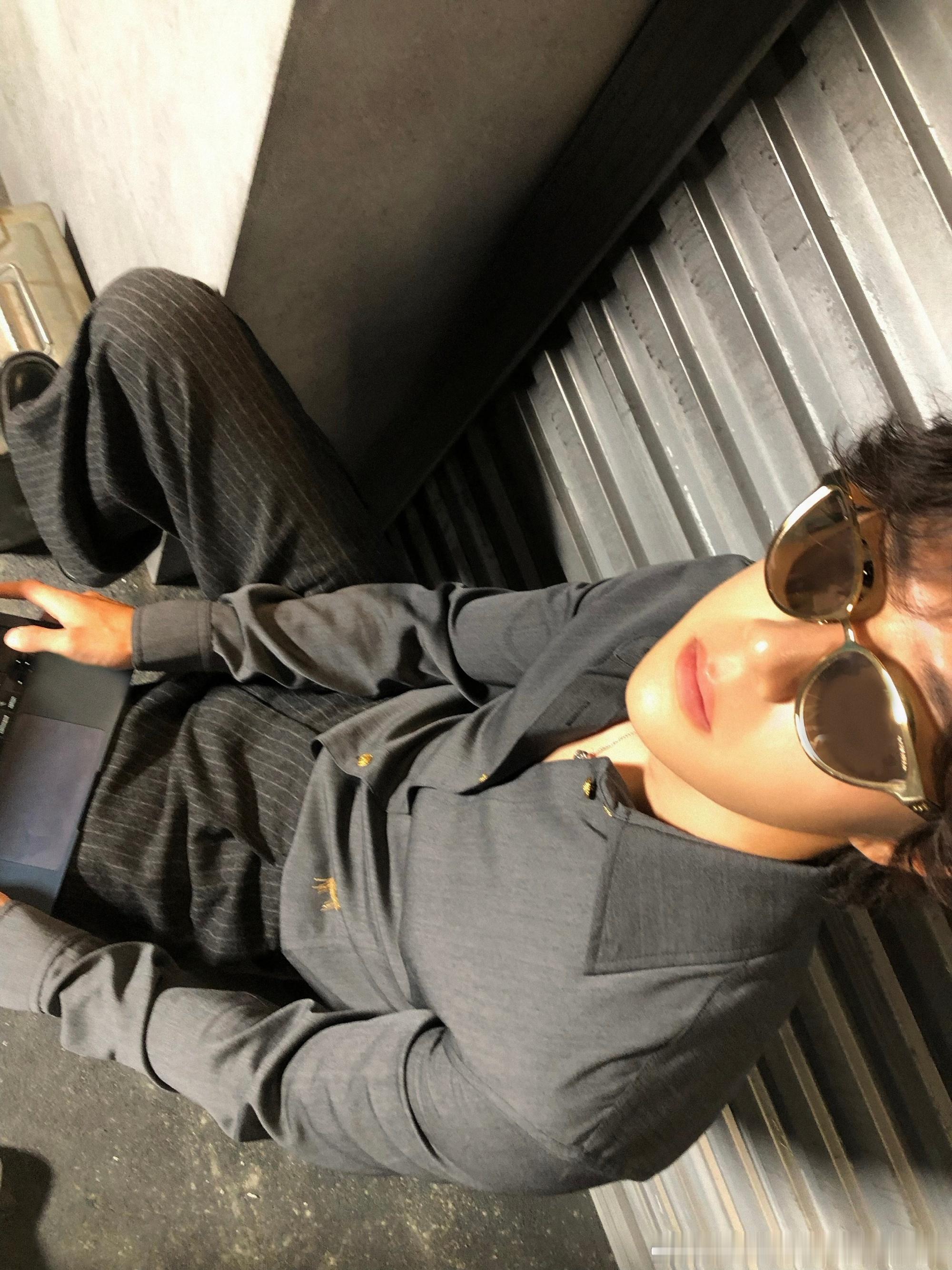 啊啊啊啊这是我们能看到的吗！王一博你就这样诱惑我们吧[爱心]​​​
