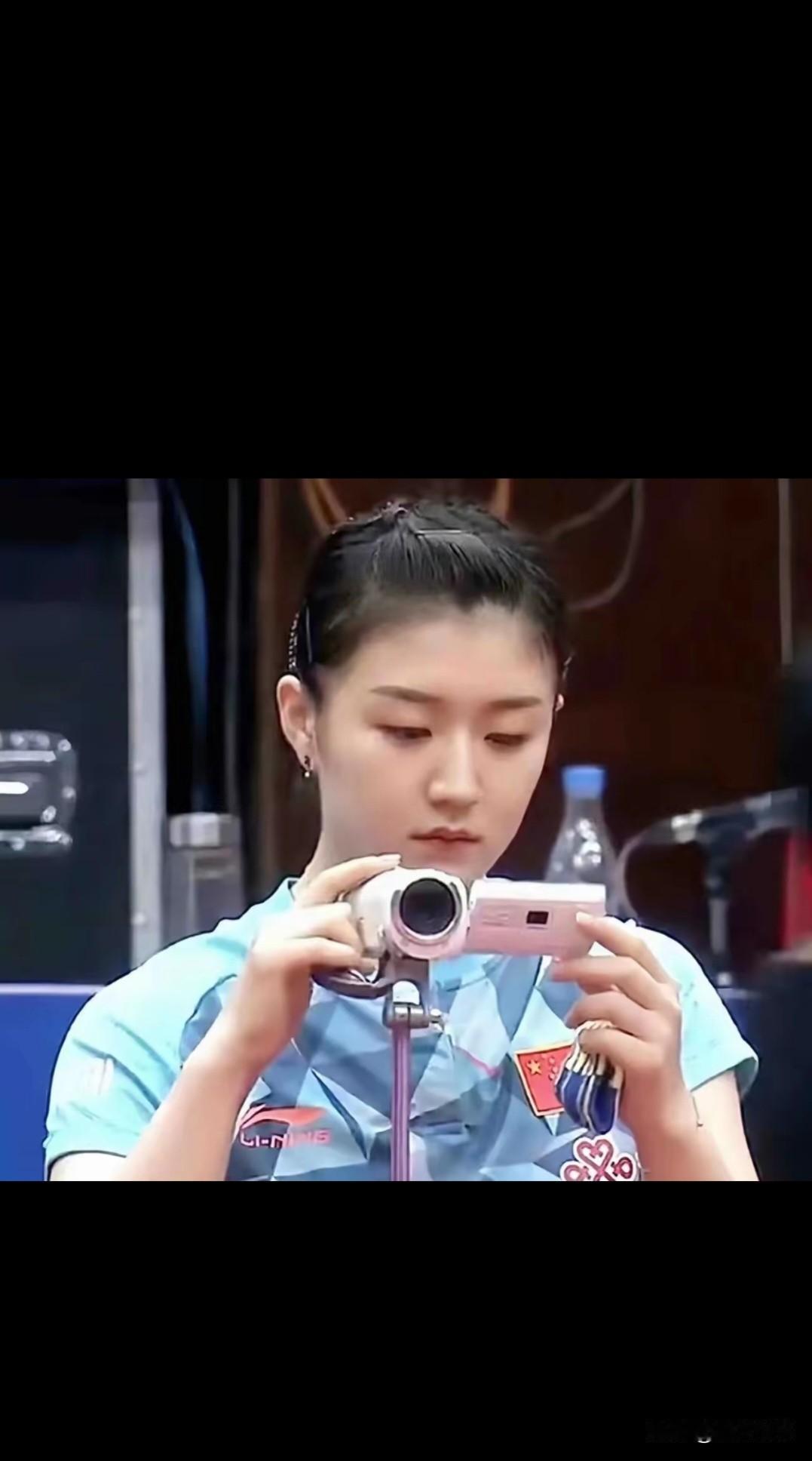 不得不说，年轻时的陈梦还挺漂亮，楚楚动人！还真得承认，年轻时的陈梦那颜值简直能