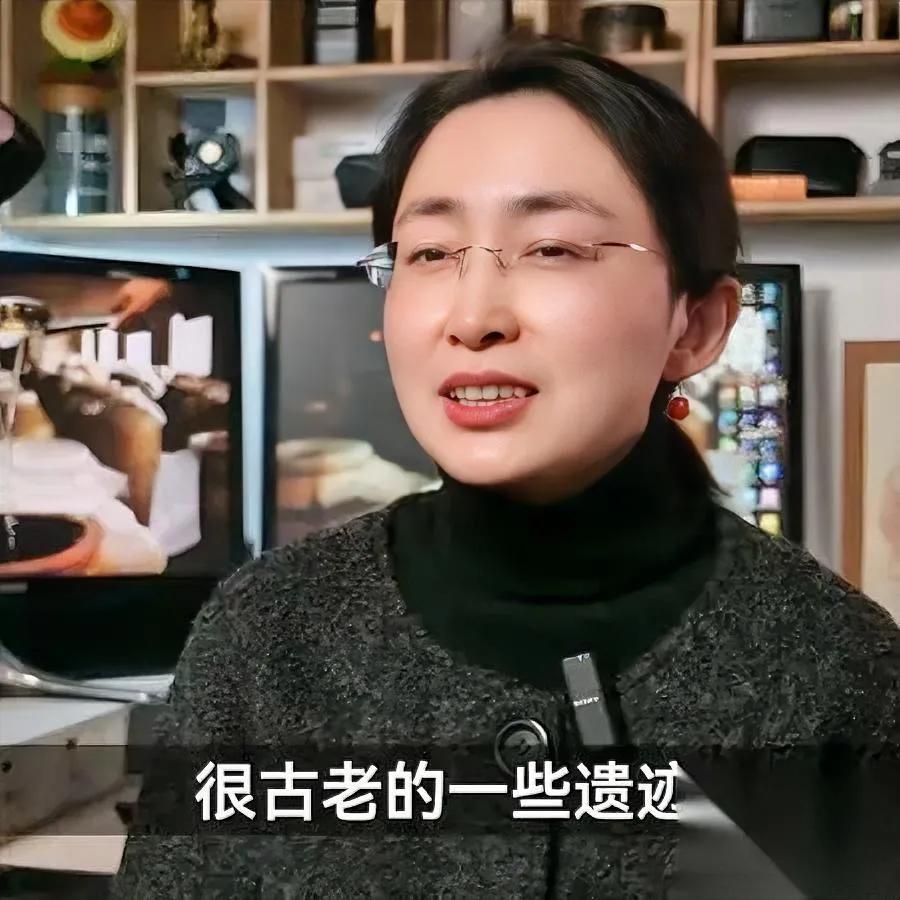 最近刷到个“吃瓜蒙主”的视频差点把我看愣了她把清朝骂得跟“千古罪人”似的