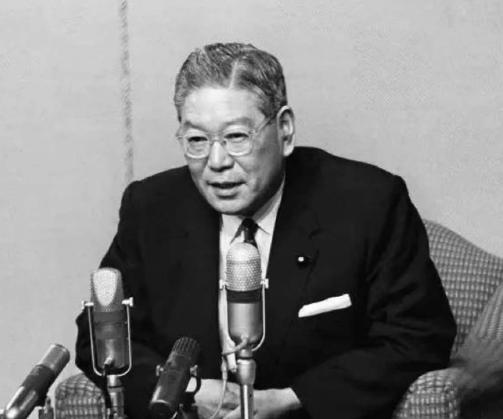 1963年10月8号，蒋介石收到一封加急电报，电报说中国大陆有个叫周鸿庆的翻译，