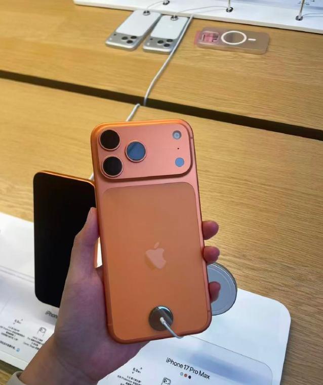 iPhone17Pro被黄牛拒收多名黄牛表示，今年最抢手的是ProMa