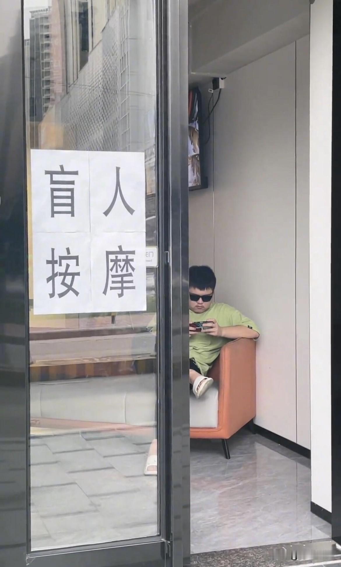 笑出声来[捂脸哭][捂脸哭][捂脸哭]