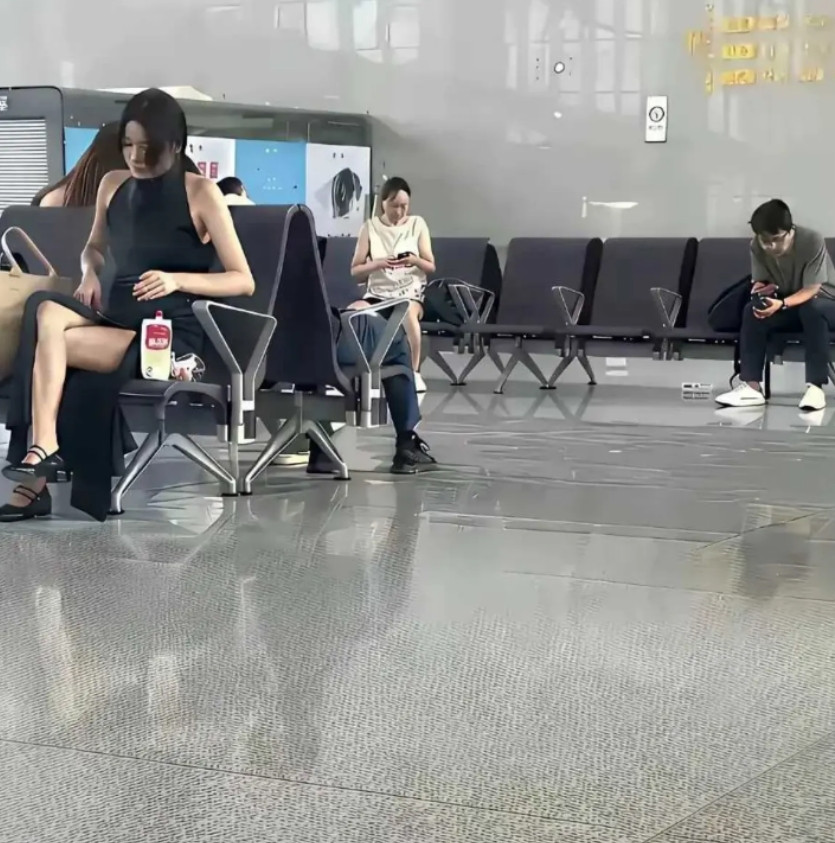 在休息区遇到的，月薪5000能搭讪成功吗？​​​