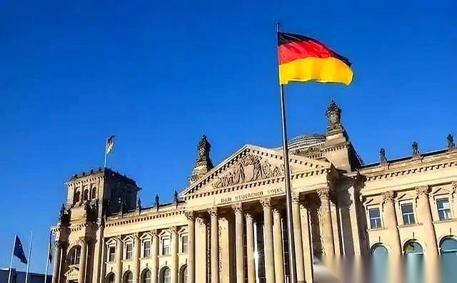 有时候你不得不服，有些事儿，比剧本还精彩。那边关税大棒抡圆了，一竿子加到100