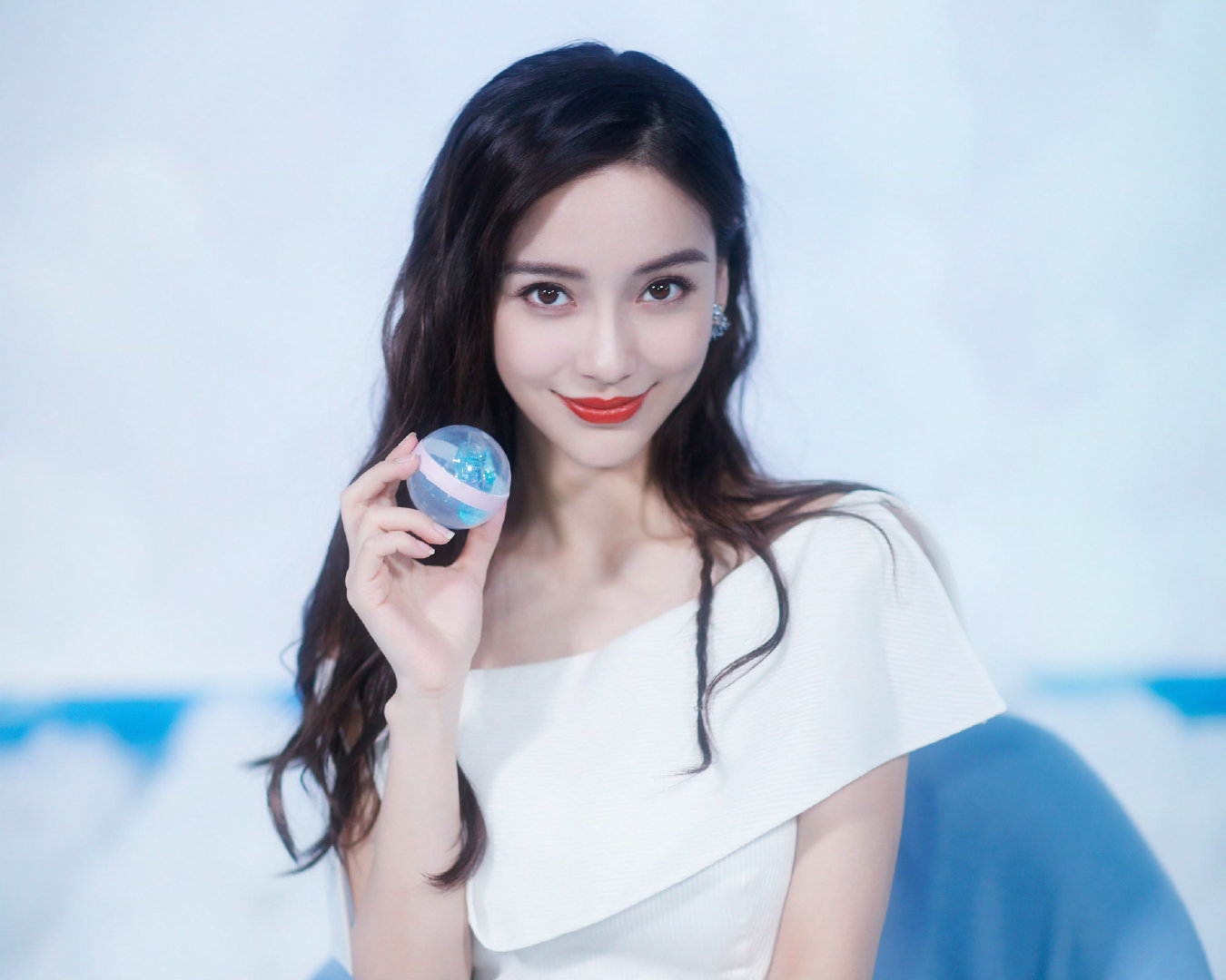 杨颖（281）清纯白裙搭配性感红唇#Angelababy高定预告#​