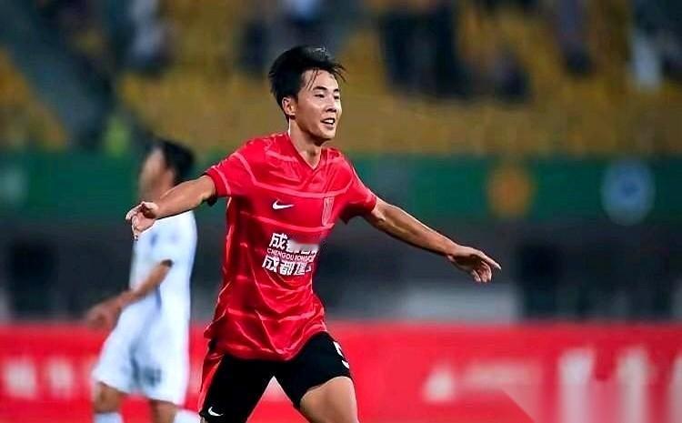 我跟你说，明年中超，成都队，记着一个名字：帅惟浩。08年的小伙子。亚洲这个年