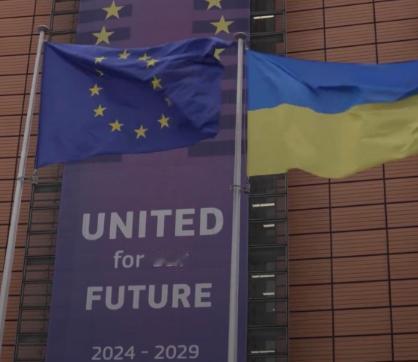 当乌克兰的旗帜在欧盟升起时，乌克兰已经赢了一半了。 欧盟主席冯德莱恩说到现在