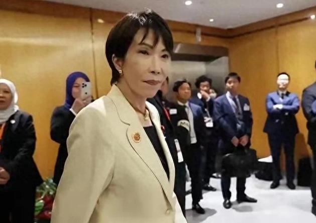 中国停水产、砍航班、接走大熊猫，一串硬招砸下去，全网都在坐等日本低头服软。结果人